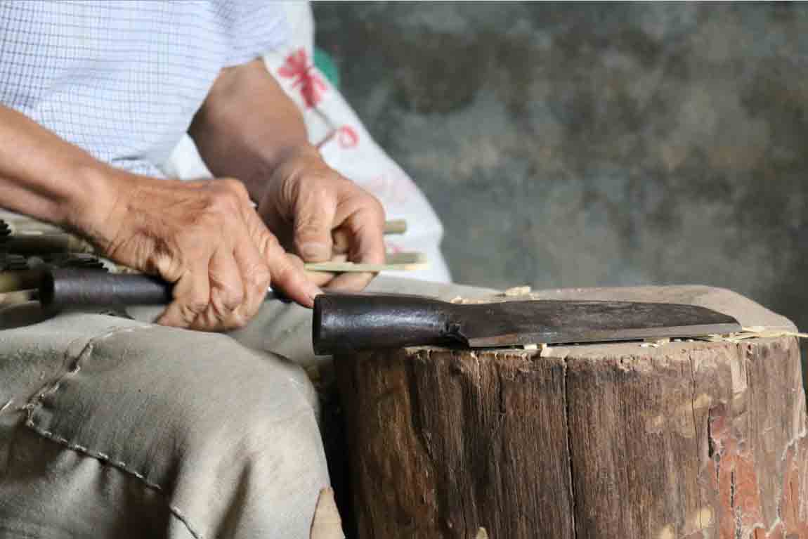 走访当地小作坊，采访制作跳子的匠人2.jpg